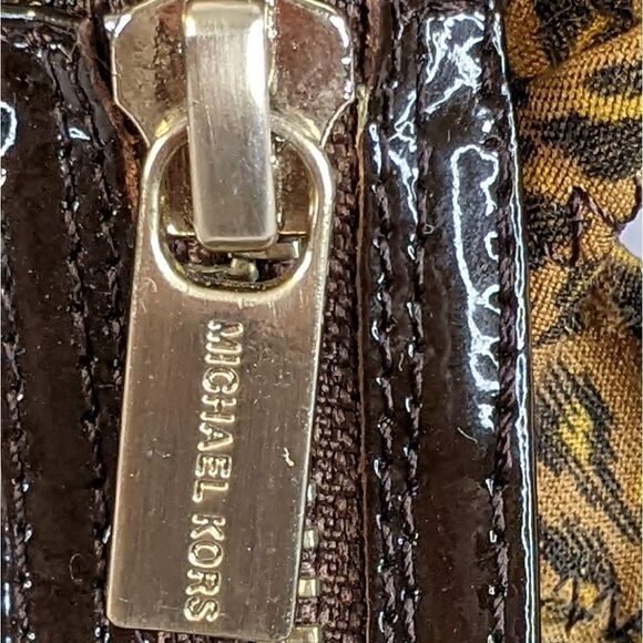 Michael Kors "Berkley" T-Strap Sandals Heels - Picture 11 of 11